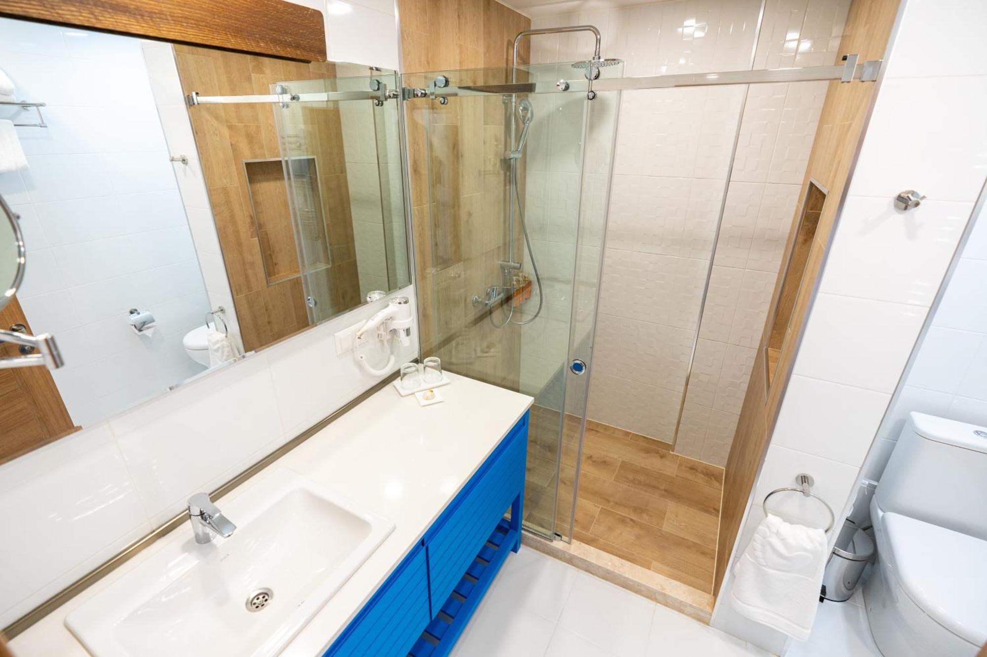 באטומי Seagull Beachfront Boutique Hotel מראה חיצוני תמונה
